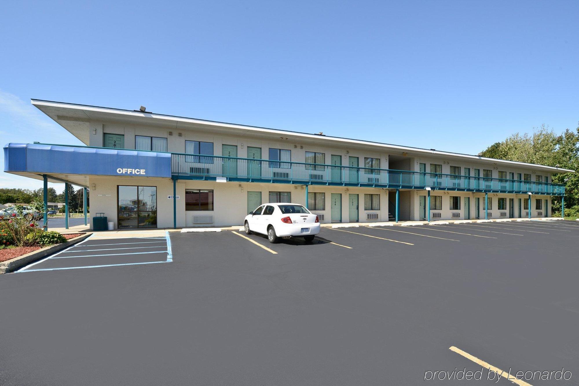 Americas Best Value Inn Battle Creek Bagian luar foto